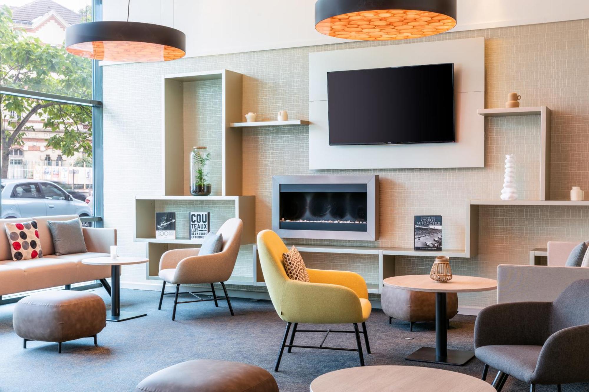 Courtyard By Marriott Paris Saint Denis Hotel Exterior photo